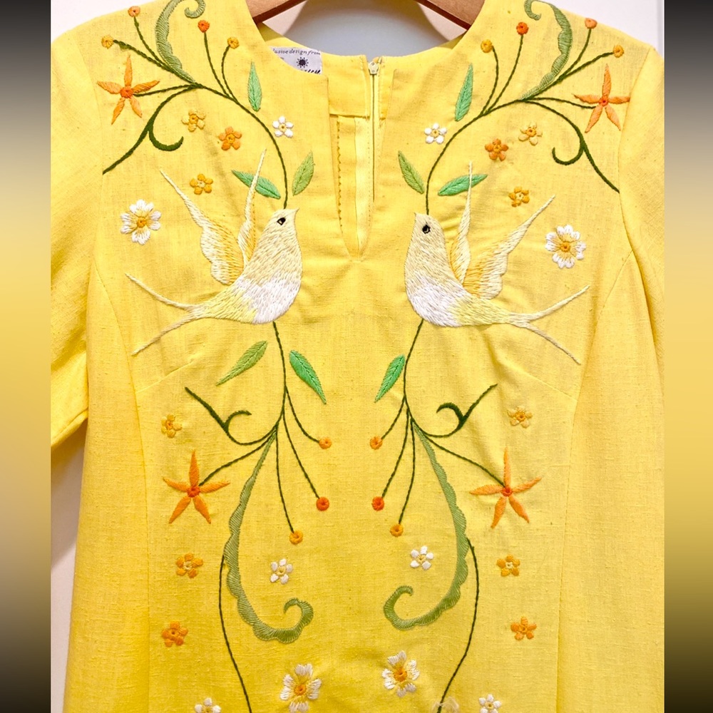 Darling Vintage 🌼🕊️ embroidered daisy dove yellow maxi dress by Emporium - Picture 4 of 14